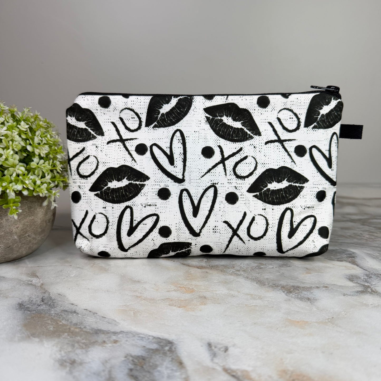 Pouch - Heart XO Lips