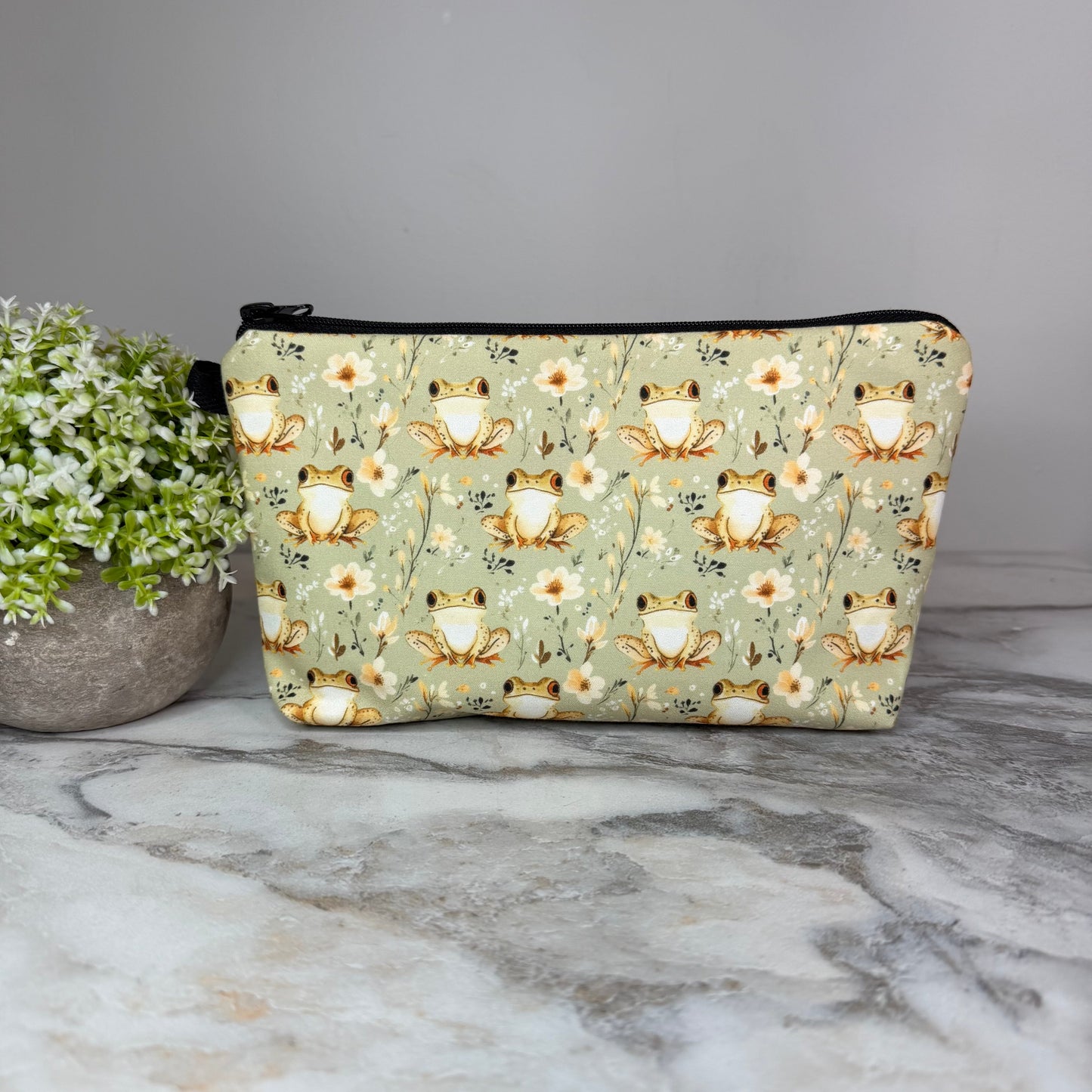 Pouch - Animal, Frog Green Floral